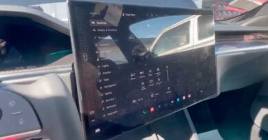 Tesla cập nhật Model S / X với màn hình xoay mới để có trải nghiệm xem trong xe tốt hơn