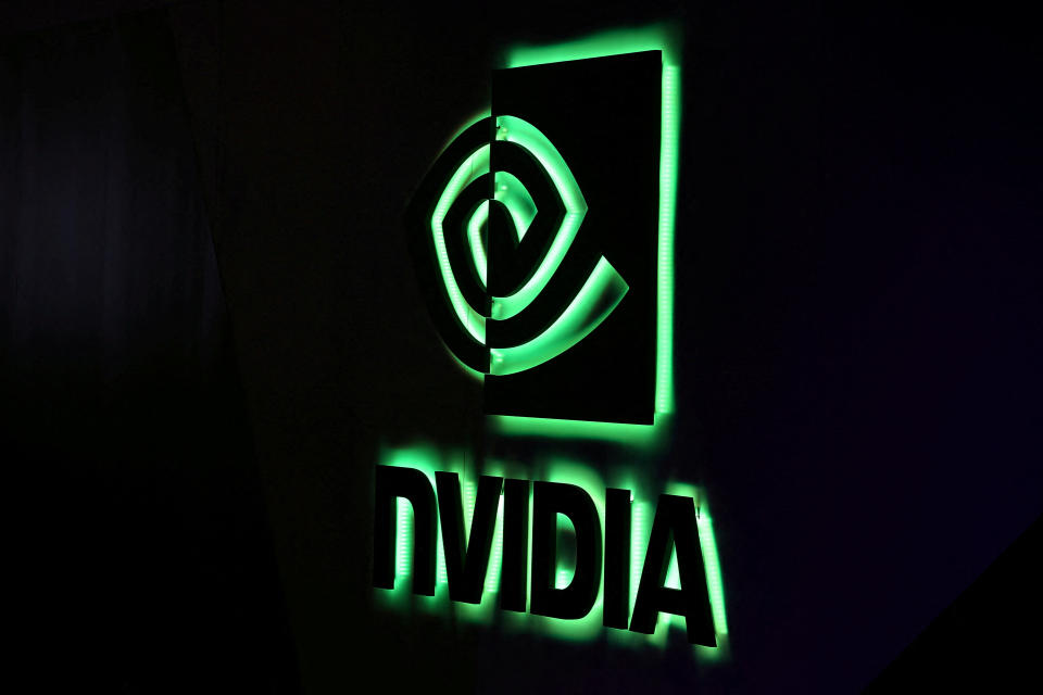 ẢNH TẬP TIN: Logo NVIDIA được trưng bày tại SIGGRAPH 2017 ở Los Angeles, California, Hoa Kỳ ngày 31 tháng 7 năm 2017. REUTERS/Mike Blake