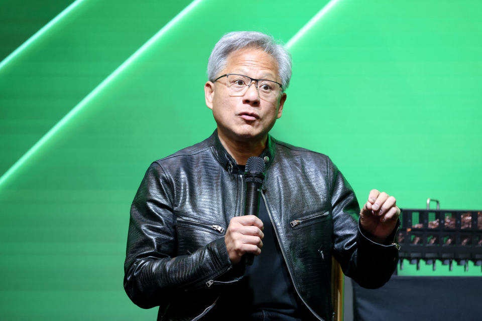 Tổng giám đốc điều hành Nvidia Jensen Huang phát biểu tại Computex 2024 ở Đài Bắc vào ngày 4 tháng 6 năm 2024. (Ảnh của I-Hwa CHENG / AFP) (Ảnh của I-HWA CHENG/AFP qua Getty Images)