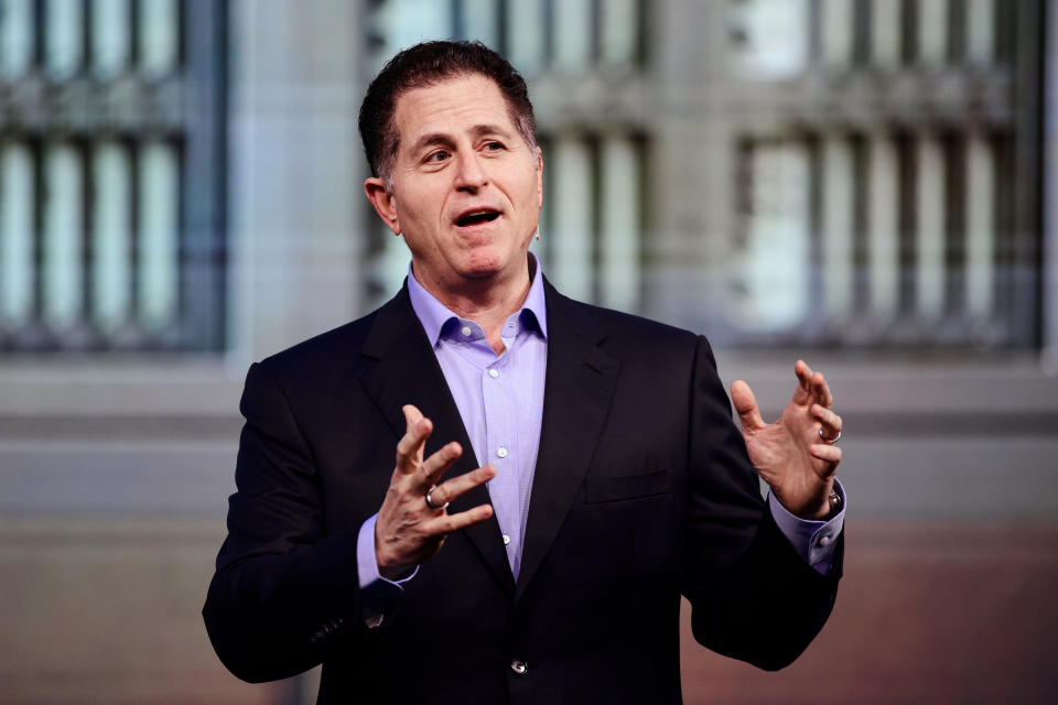 Michael Dell, Chủ tịch kiêm Tổng giám đốc điều hành của Dell Technologies, đang phát biểu tại bài phát biểu quan trọng ''Chiến lược mới cho kỷ nguyên mới'' tại Mobile World Congress 2024 ở Barcelona, ​​Tây Ban Nha, vào ngày 27 tháng 2 năm 2024. (Ảnh của Joan Cros/NurPhoto qua Getty Images)