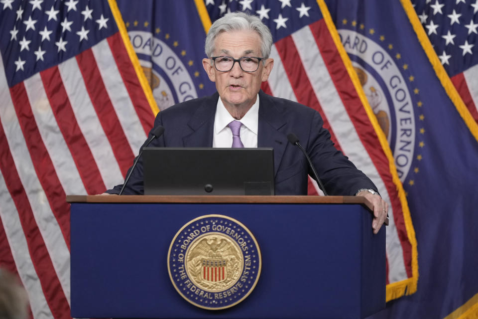 Chủ tịch Hội đồng Dự trữ Liên bang Jerome Powell phát biểu trong cuộc họp báo tại Cục Dự trữ Liên bang ở Washington, thứ Tư, ngày 18 tháng 9 năm 2024. (Ảnh AP/Ben Curtis)