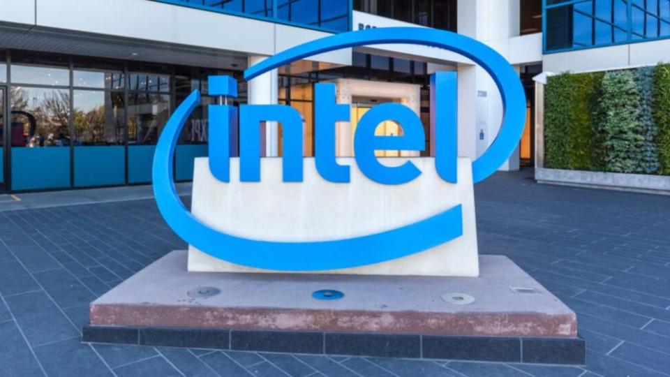 Vị trí của Intel trong Dow đang bị đe dọa, Chiến lược AI đang bị giám sát chặt chẽ: Báo cáo